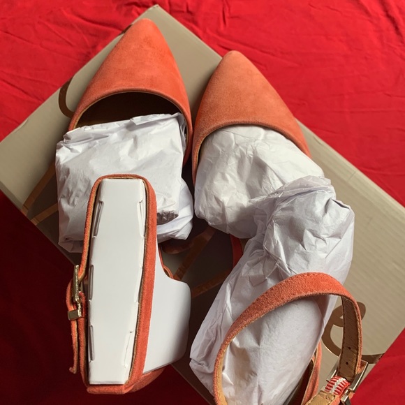 CROWN VINTAGE Coral Orange Suede Leather D’Orsay Ankle Strap Flat Sandals 6 NWB - Picture 2 of 4